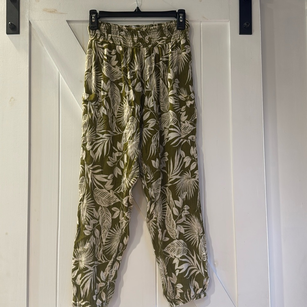 Boho tropical pattern yoga pants